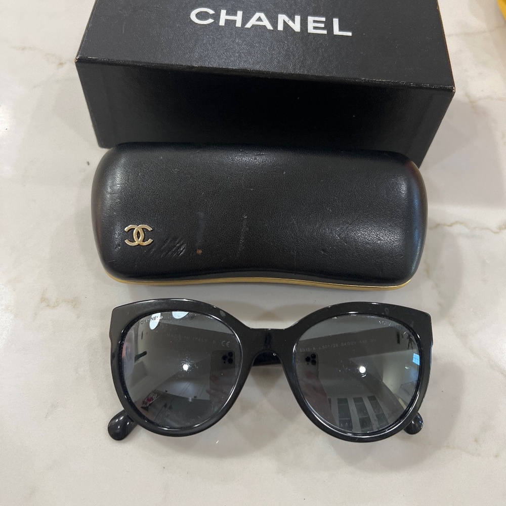Chanel sun glass black with original boxes